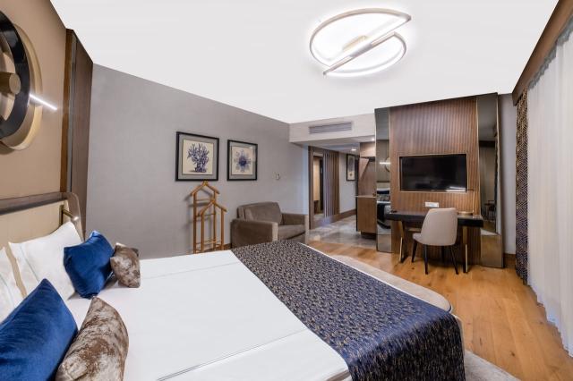 Junior Royal Suite With Jacuzzi