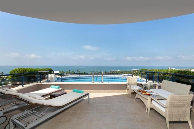 Royal Suite With Jacuzzi & Pool
