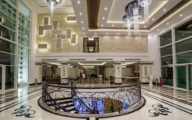 Karmir resort