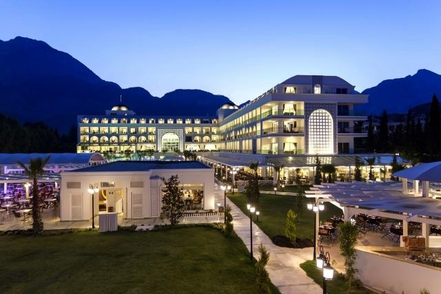 Karmir resort