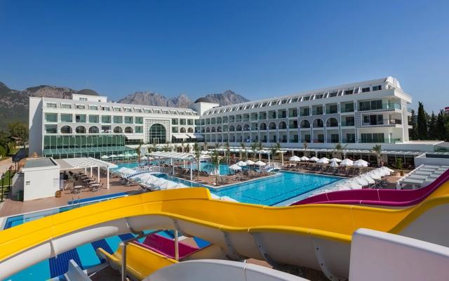 Karmir resort
