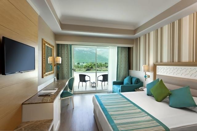 Karmir resort