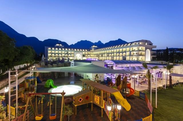 Karmir resort