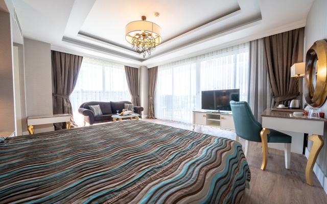 Corner Deluxe Room