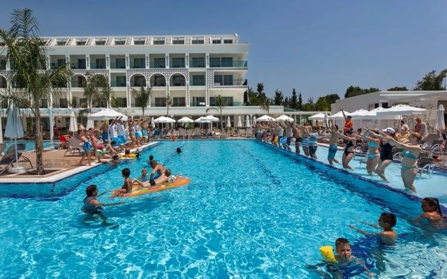 Karmir resort