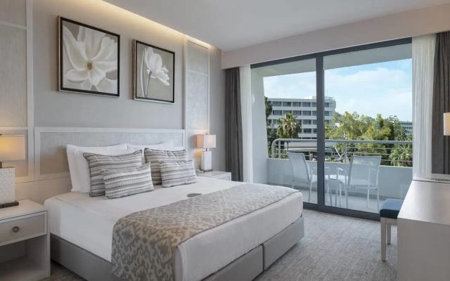 Mainbuilding Suite Room