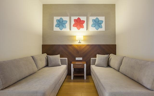 Family Room  Roh