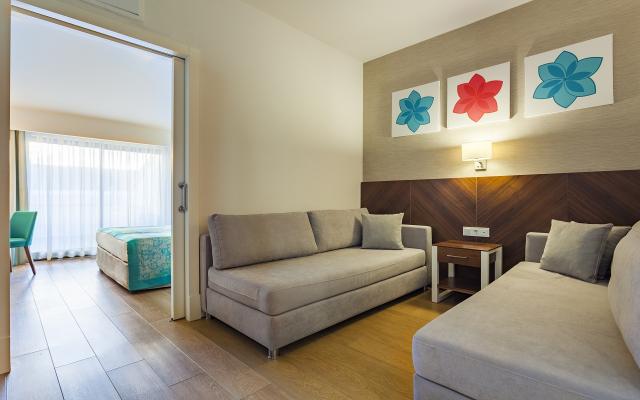 Family Room  Roh