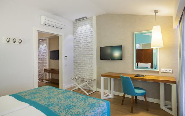 Family Room  Roh