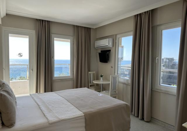 Standard Room Pool & Sea View
