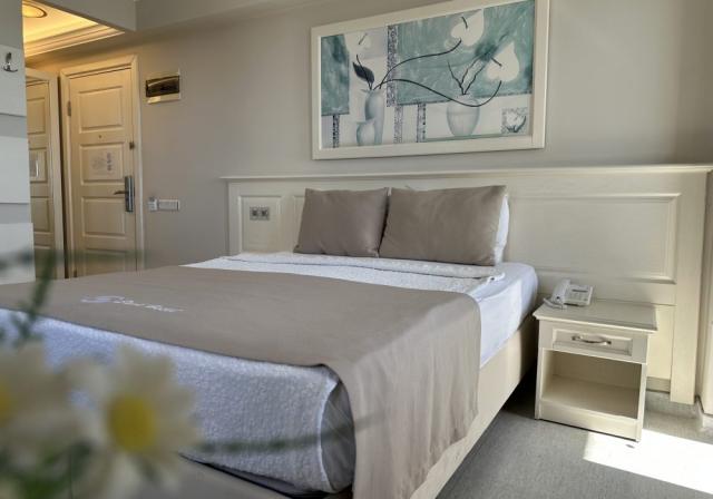 Standard Room Pool & Sea View