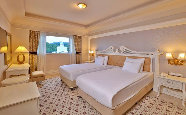 Deluxe Family Suite