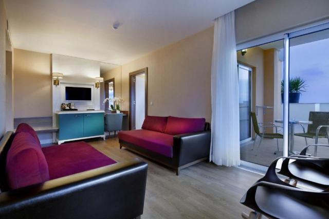 Jacuzzi Terrace Suite Room
