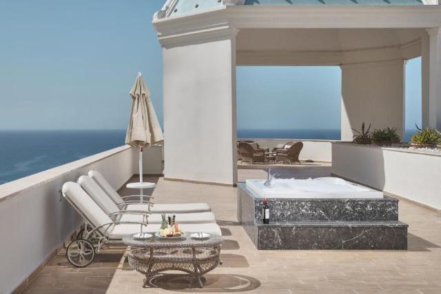 Jacuzzi Terrace Suite Room
