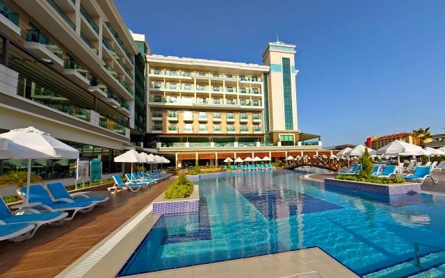 Luna Blanca Resort