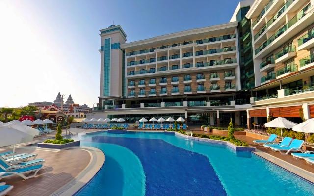 Luna Blanca Resort