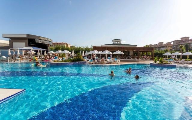 Luna Blanca Resort