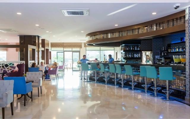 Luna Blanca Resort