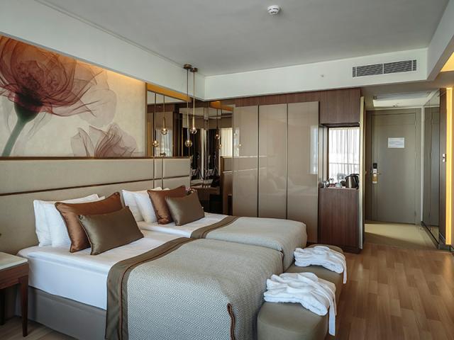  Standard Room Pool Side