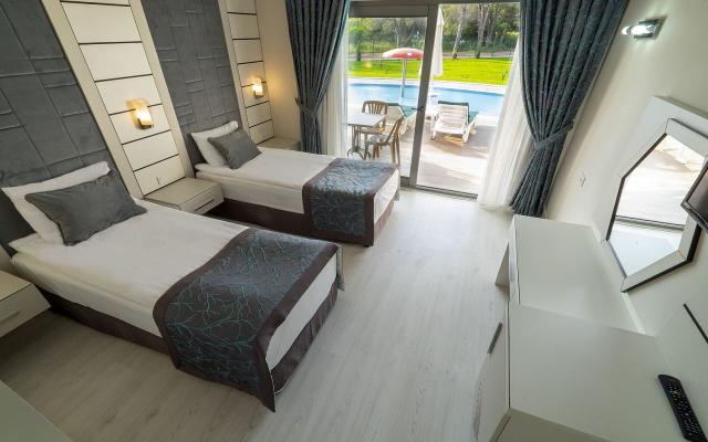 Family Lux Garden Room