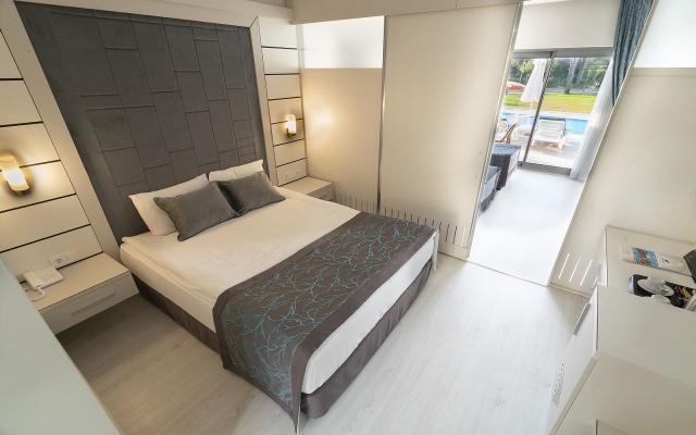 Family Lux Garden Room