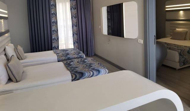 Deluxe Family Side Sea View