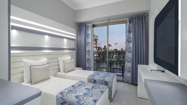 Deluxe Standard Room Side Sea View