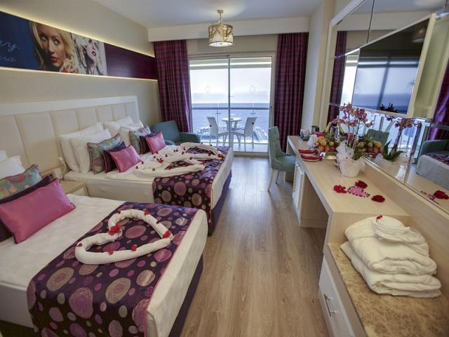 Deluxe Side Sea View Room