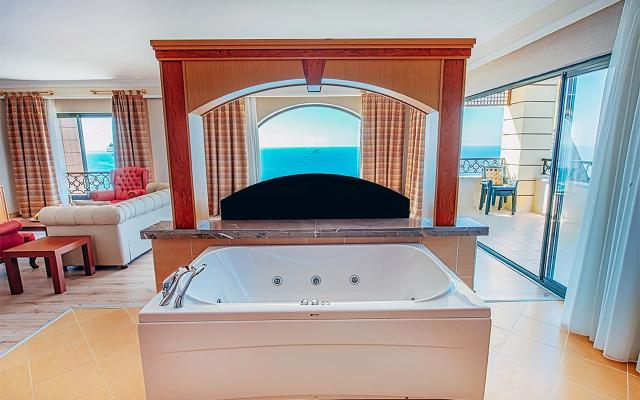 Corner Suite
