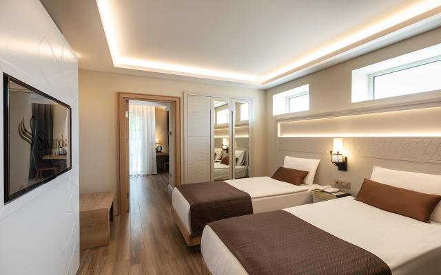 Deluxe Family Room