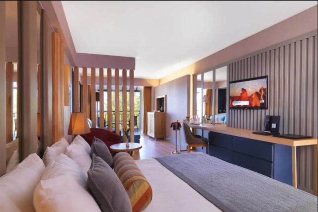 Deluxe Family Room