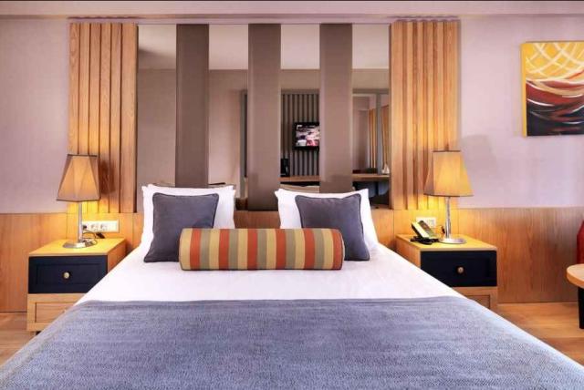 Deluxe Family Room