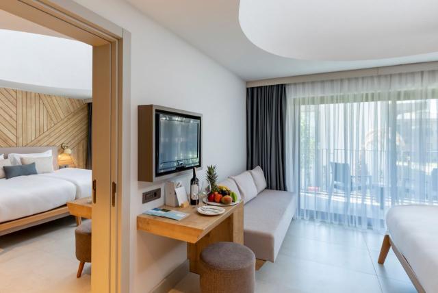 Family Connection Room Land View
