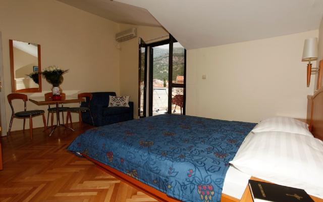 Apartment 04