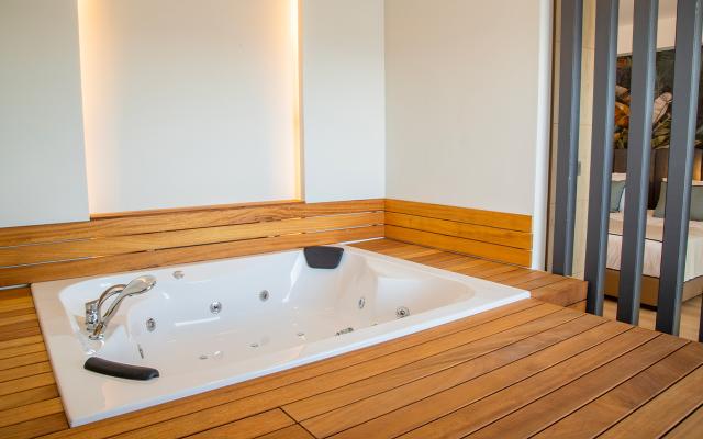 Deluxe With Jacuzzi