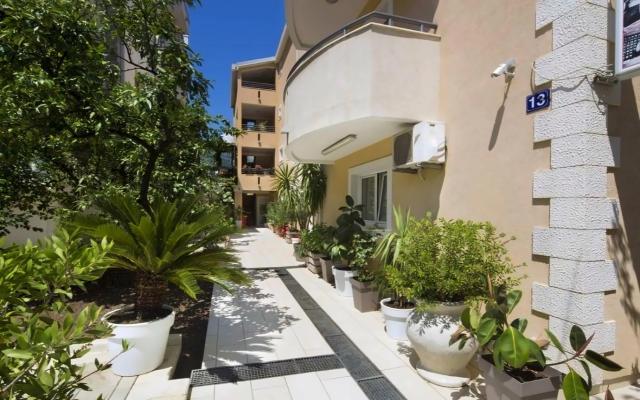 Salus apartments