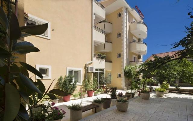 Salus apartments