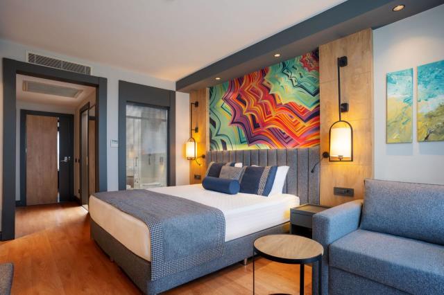 Standard Room River & Sea View