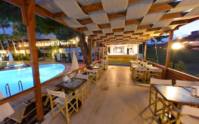 Anitas Beach Club