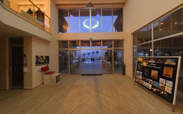 Anitas Beach Club