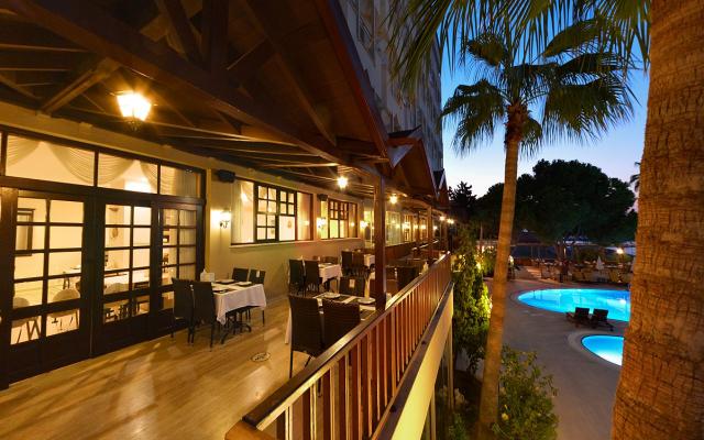 Anitas Beach Club