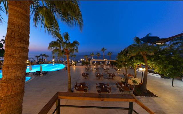 Anitas Beach Club