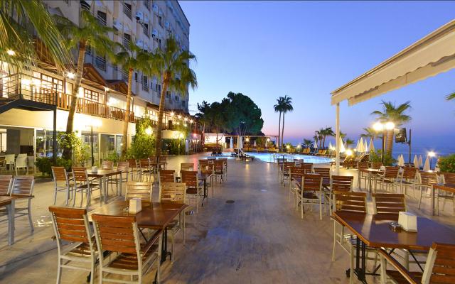 Anitas Beach Club