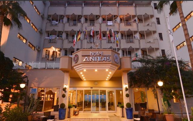 Anitas Beach Club