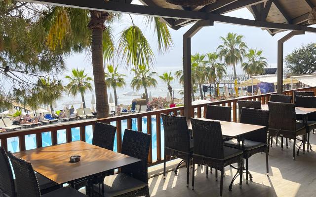 Anitas Beach Club