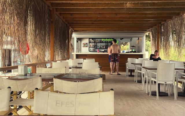 Anitas Beach Club