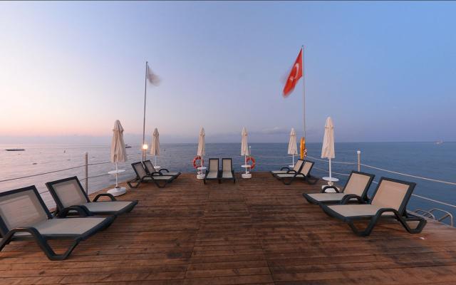 Anitas Beach Club