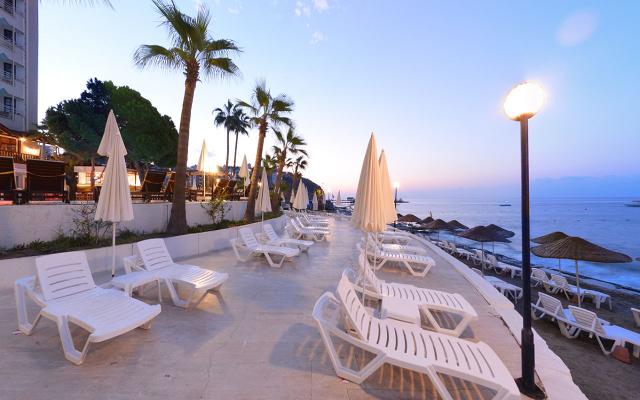 Anitas Beach Club