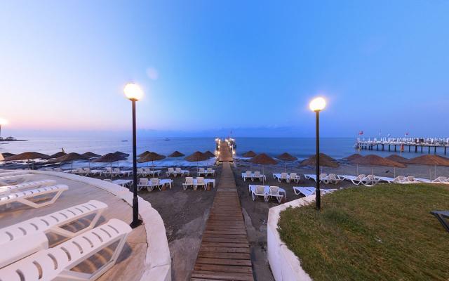 Anitas Beach Club