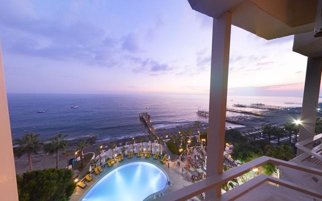 Anitas Beach Club